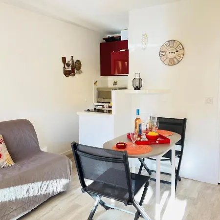 Cap Raphael Yourhosthelper