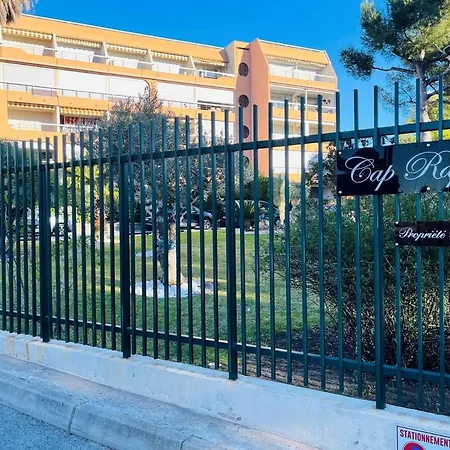 Cap Raphael Yourhosthelper * Saint-Raphaël